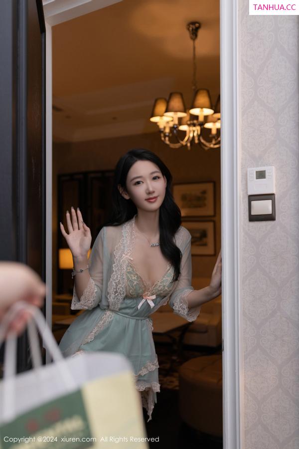 唐安琪  [XiuRen]高清写真图 2024.08.26 No.9069 唐安琪 丝袜美腿第17张图片